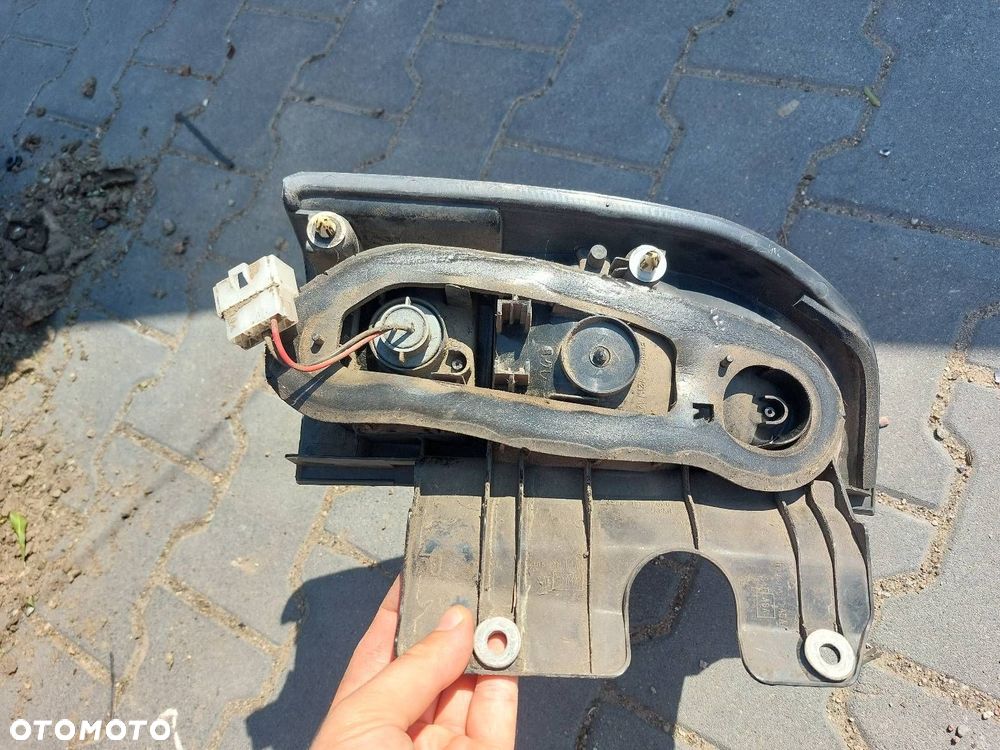 LAMPA PRAWY TYŁ SUZUKI GRAND VITARA I 98-05r - 2