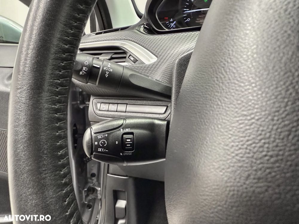 Peugeot 2008 1.2 L PureTech Active - 23