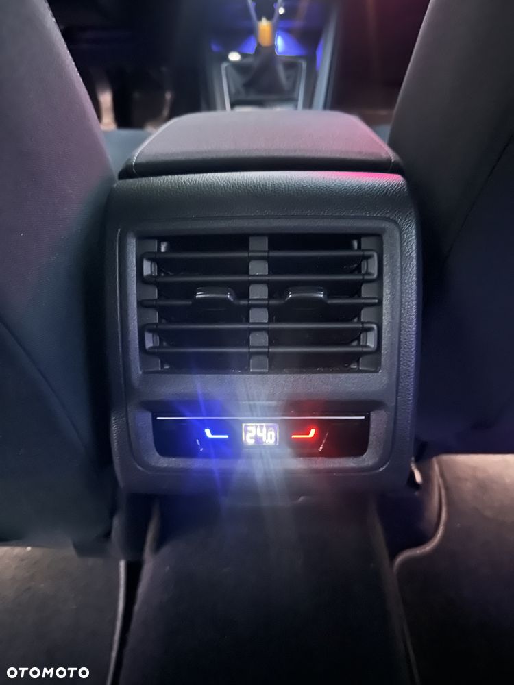 Volkswagen Golf 1.5 TSI EVO Style - 33