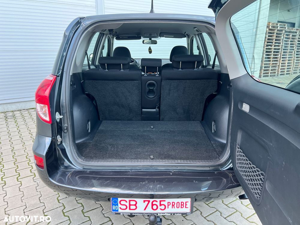 Toyota RAV4 2.2 D-4D 4x4 Executive - 12