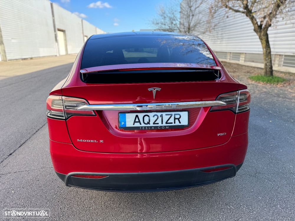 Tesla Model X - 24