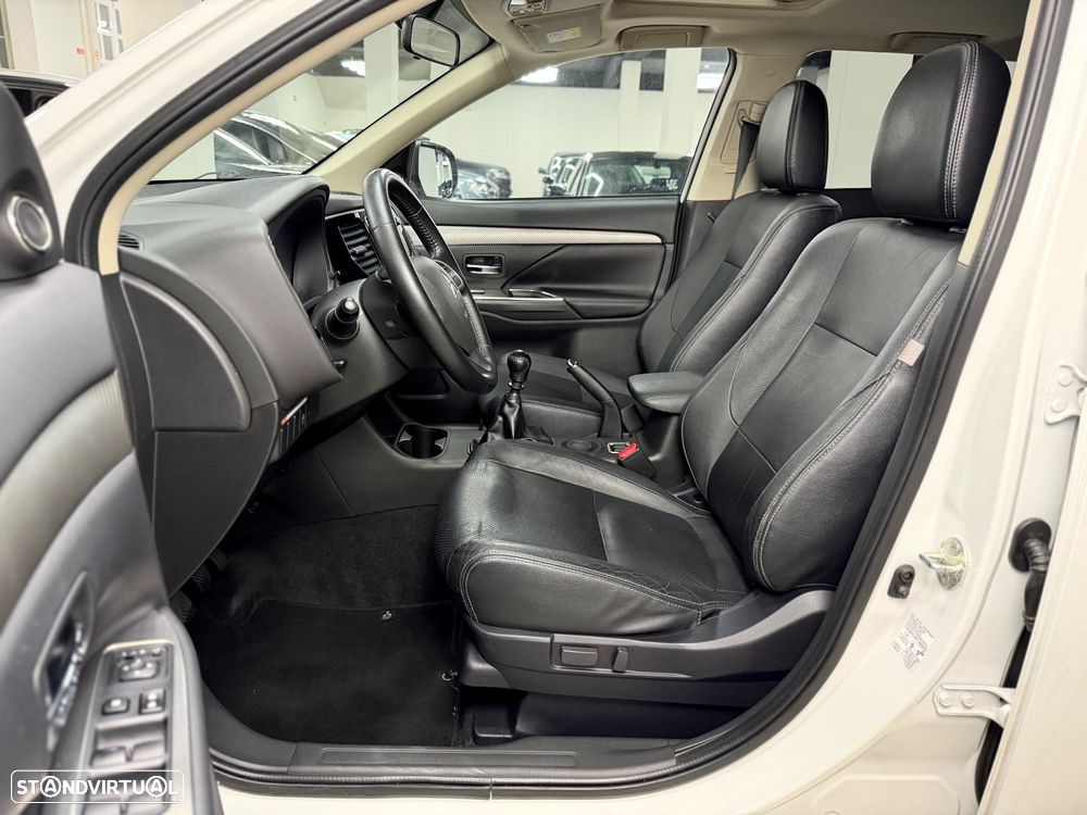 Mitsubishi Outlander 2.2 DI-D Intense - 15