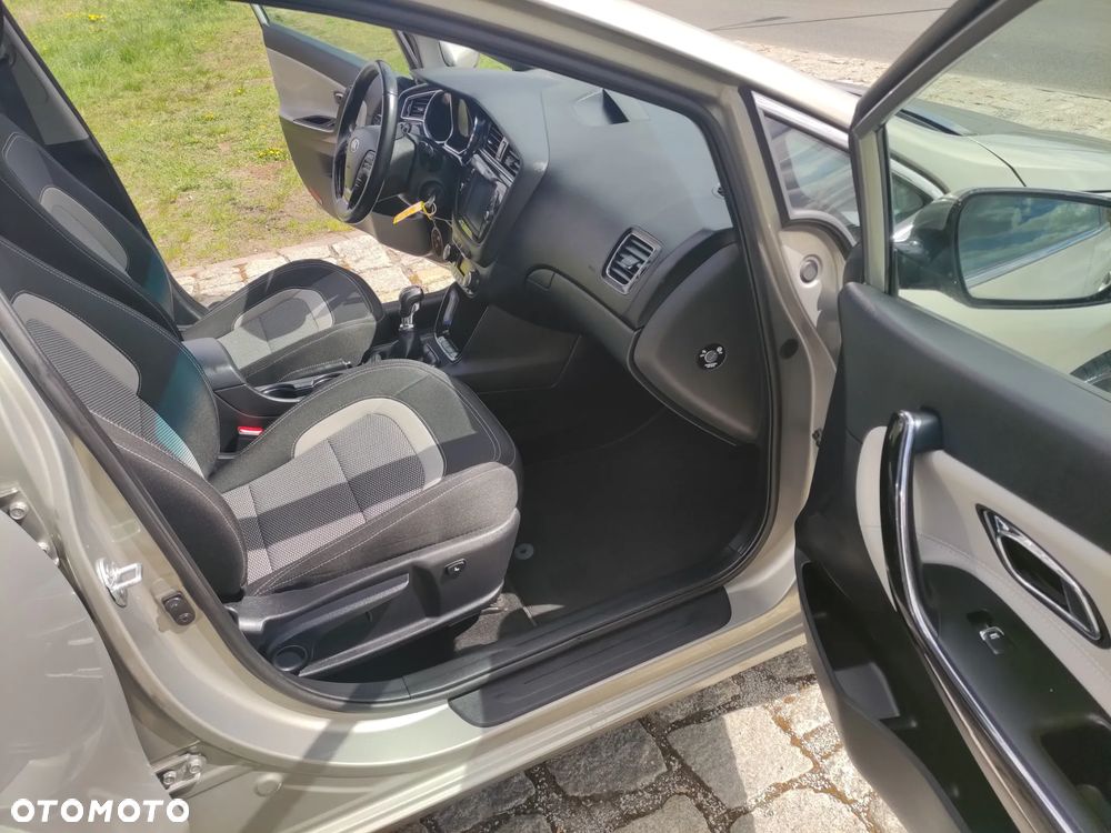 Kia Ceed 1.6 GDI Dream Team Edition - 11