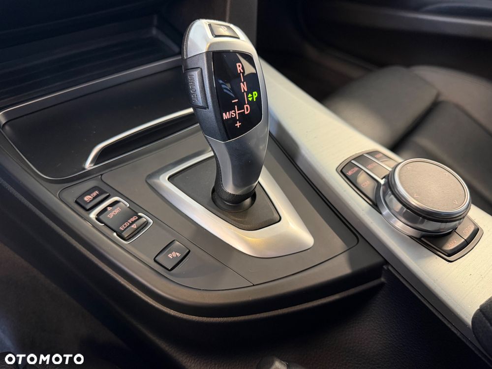 BMW Seria 3 330i xDrive Edition M Sport Shadow - 24