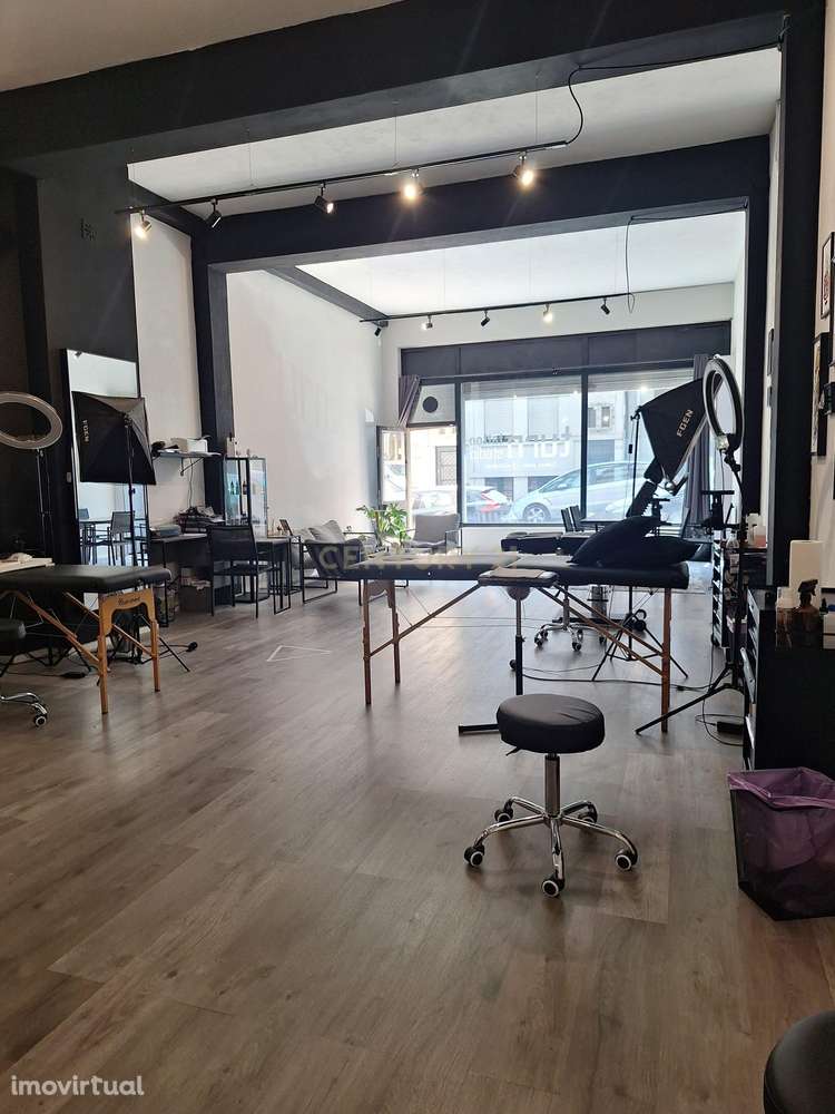 Loja para Arrendamento – Zona de Grande Visibilidade no Porto - Grande imagem: 3/14