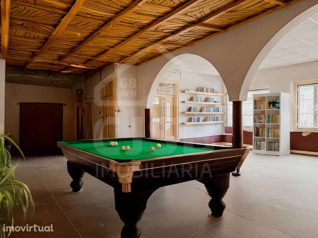 Prédio de dois pisos no centro de Benavente - Grande imagem: 3/30