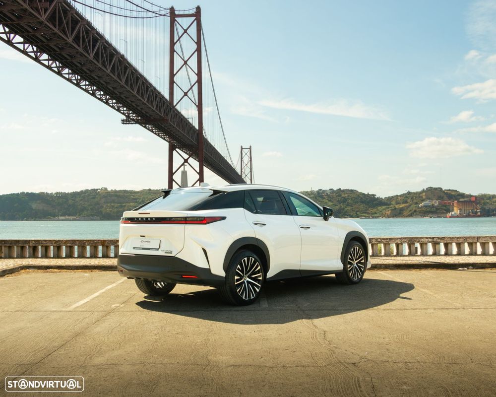 Lexus RZ 450e Premium Monotone c/ mala elétrica - 8