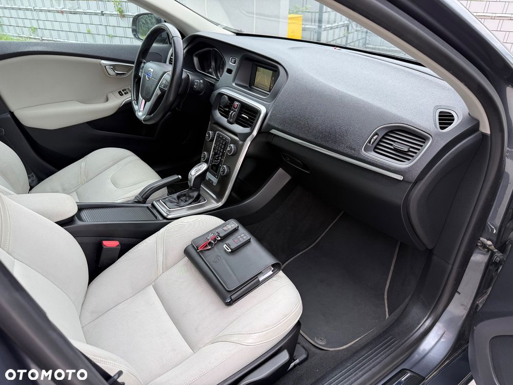 Volvo V40 D3 Momentum - 23