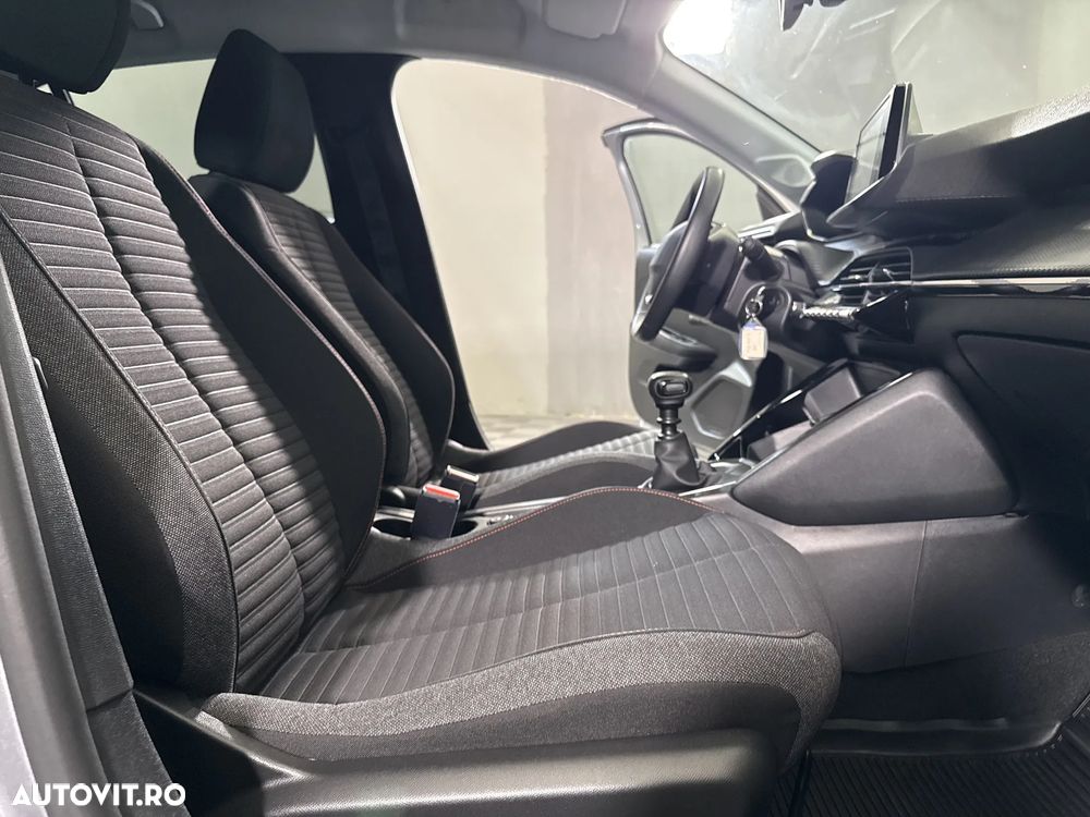 Peugeot 208 - 12
