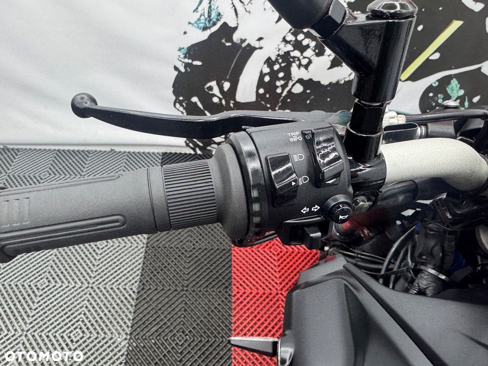 Yamaha MT - 22