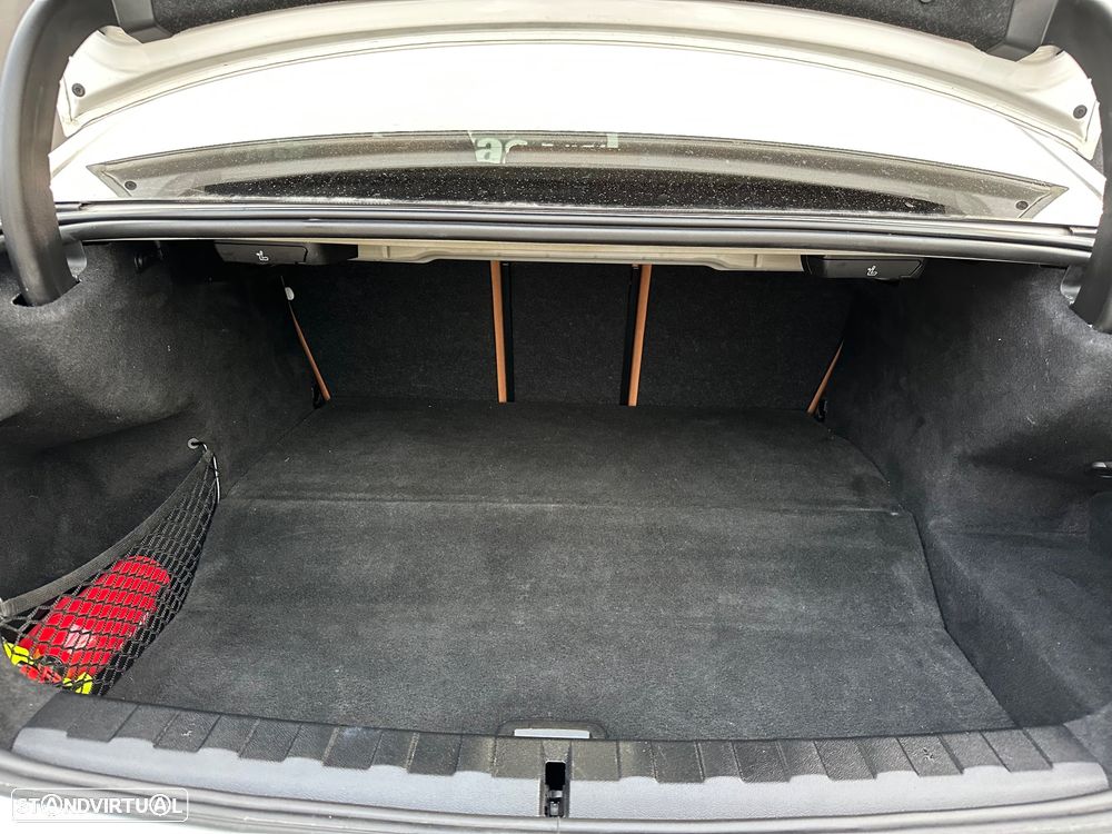 BMW 330 e Aut. M Sport - 42