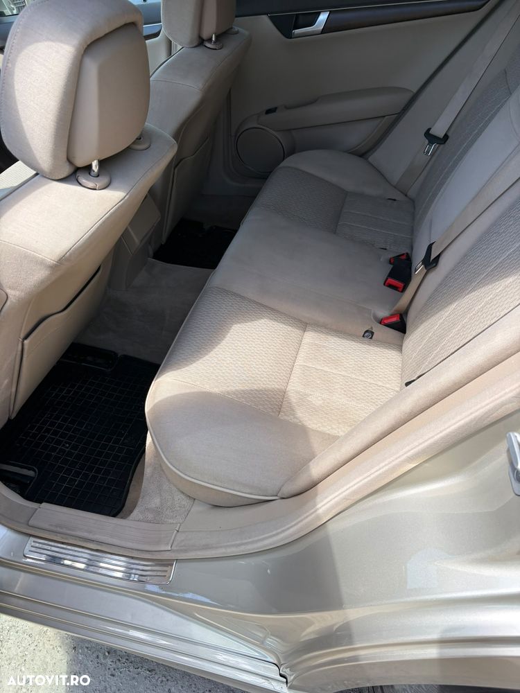 Mercedes-Benz C 250 CGI Automatik BlueEFFICIENCY Elegance - 12