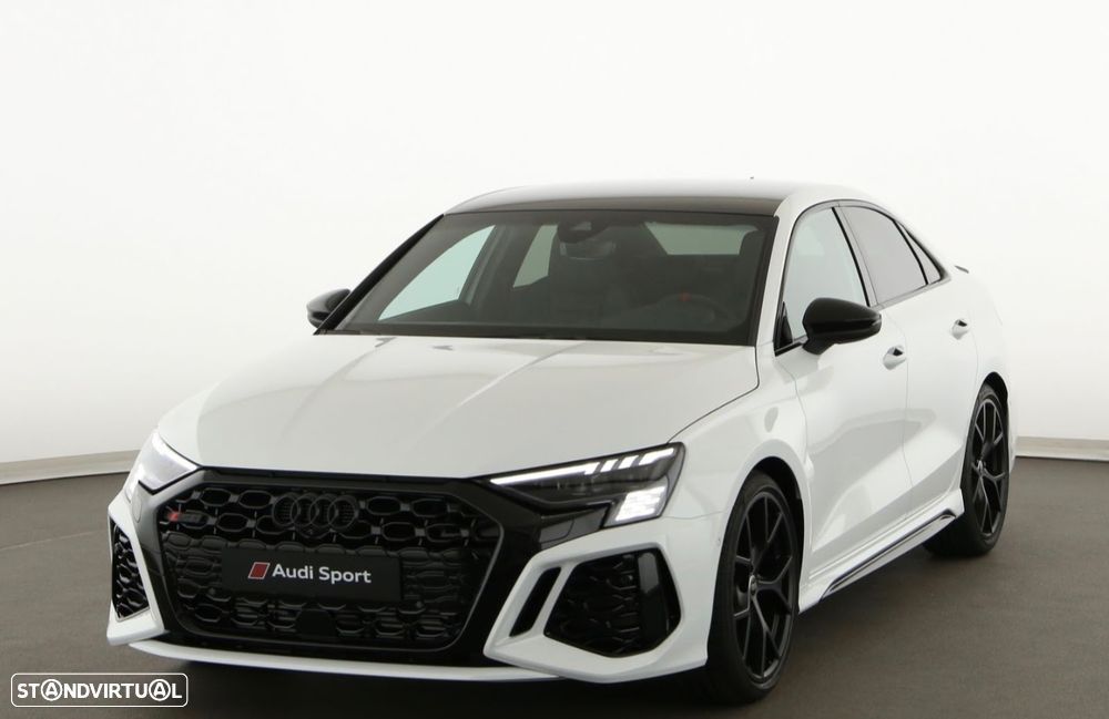 Audi RS3 Limousine - 1