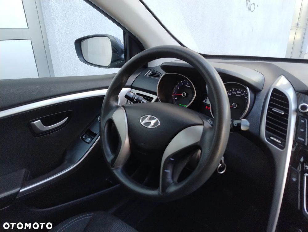 Hyundai i30 1.6 Trend - 12