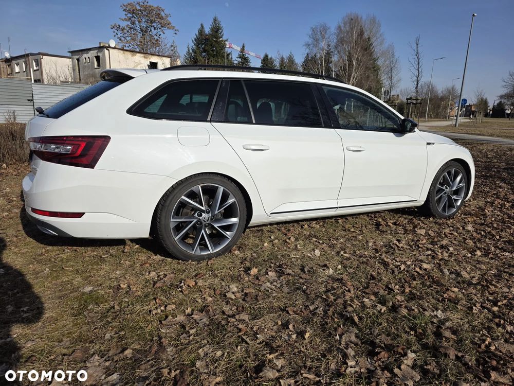 Skoda Superb 2.0 TDI Sportline DSG - 32