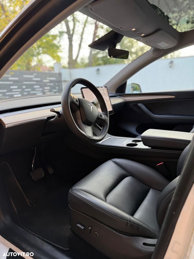 Tesla Model Y Long Range Dual Motor AWD - 8