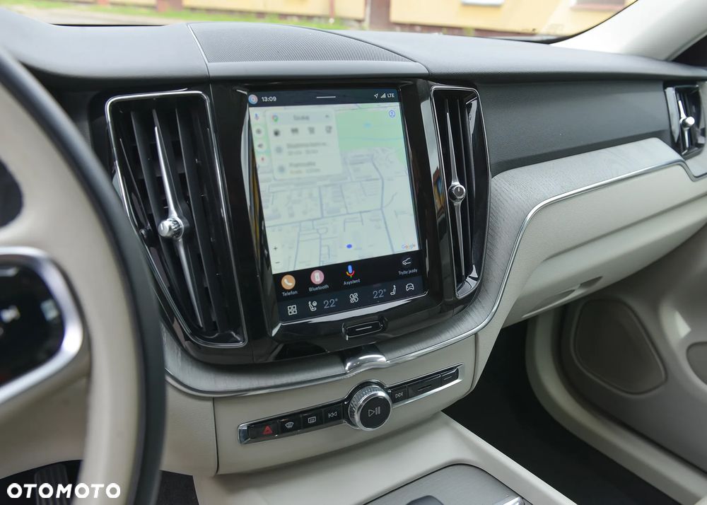Volvo XC 60 B4 D Momentum - 13