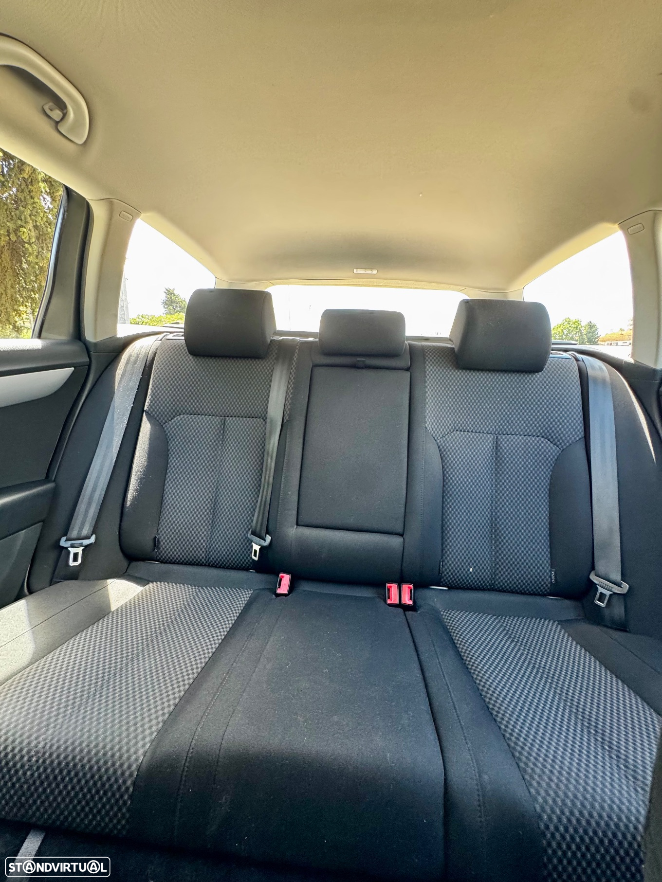 VW Passat Variant 1.6 TDI BlueMotion - 25