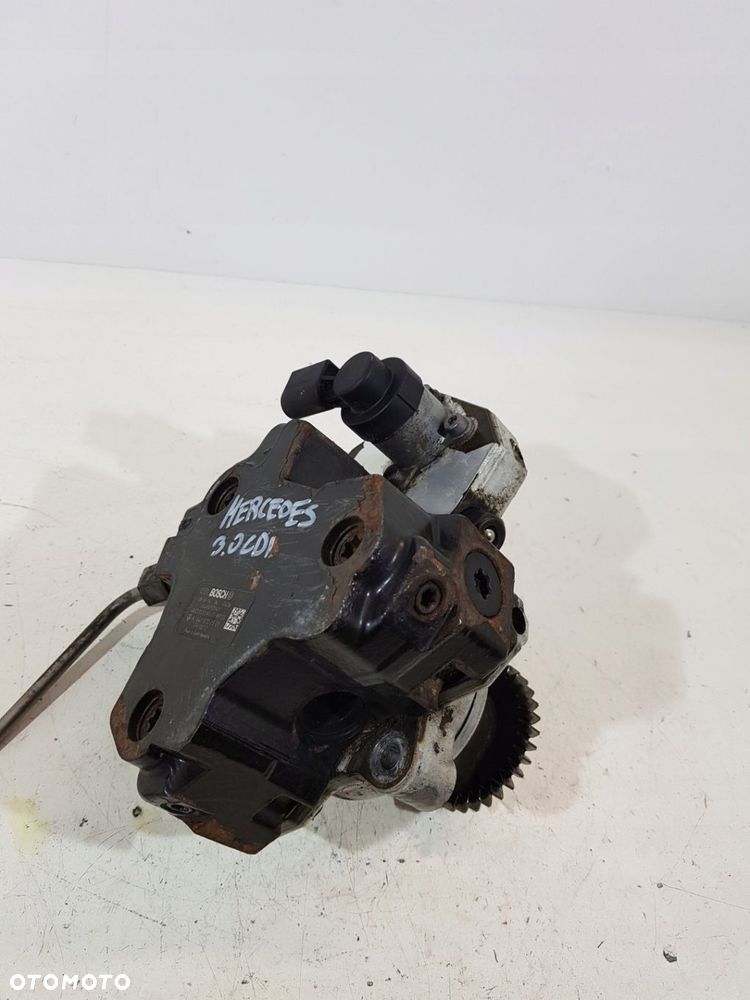 POMPA WTRYSKOWA MERCEDES 3.0 CDI 642 A6420700501 - 2