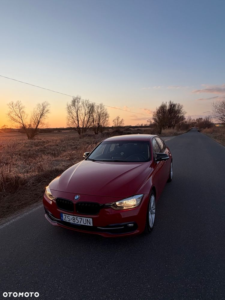 BMW Seria 3 330i M Sport - 6