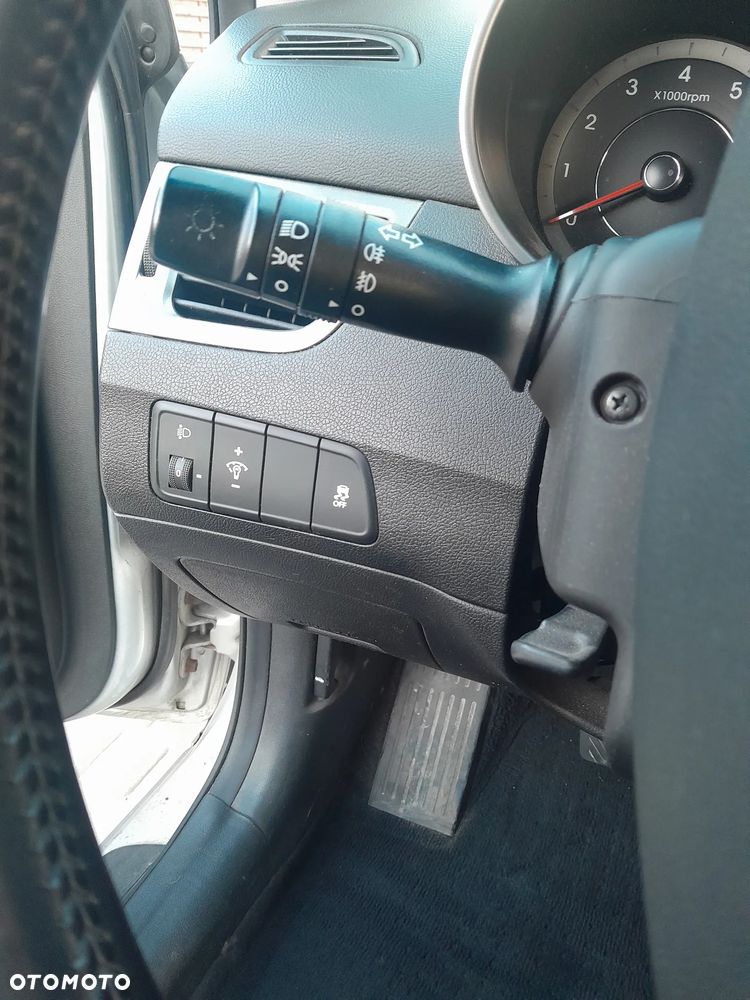 Hyundai Elantra 1.6 Comfort - 7