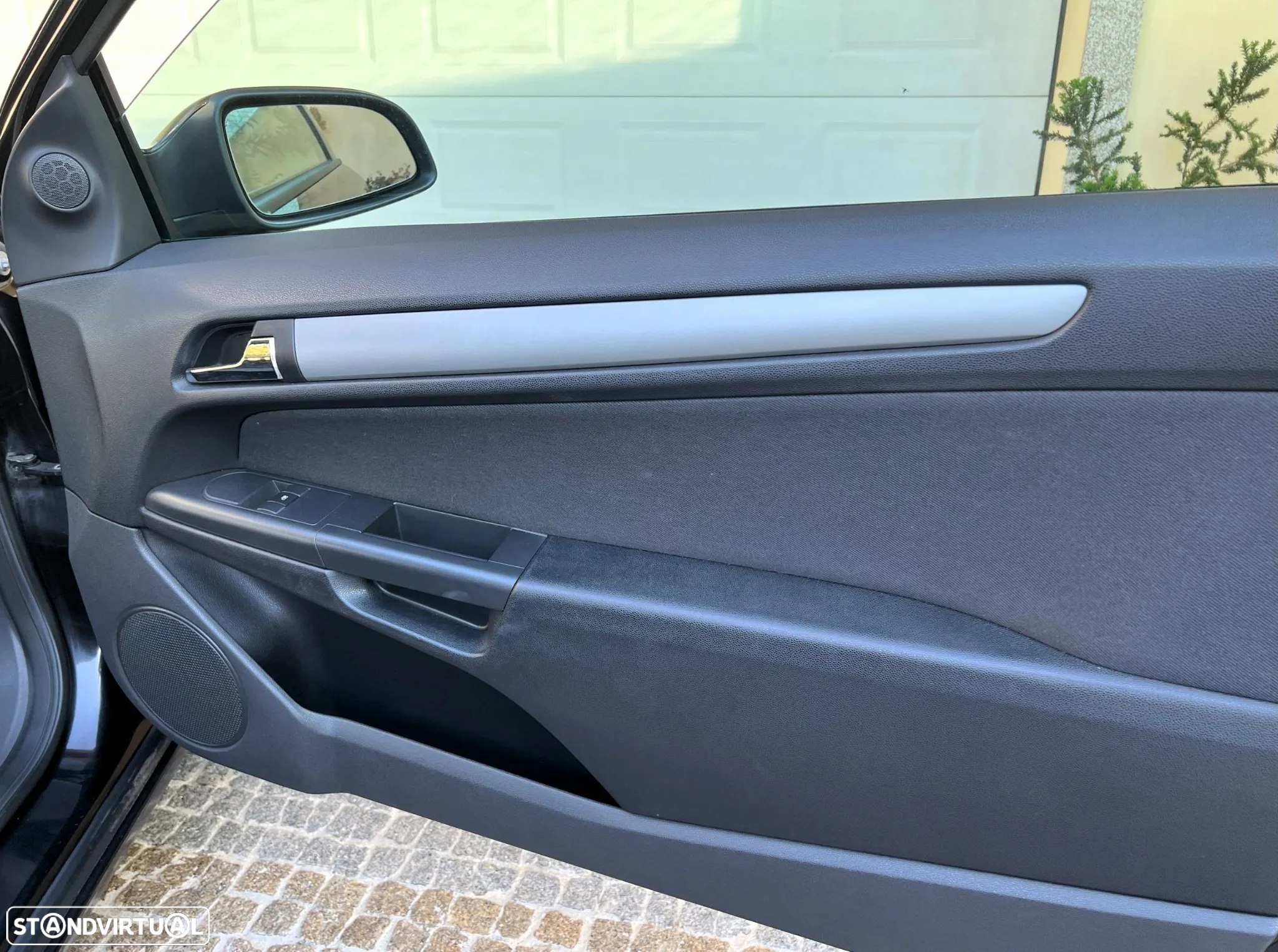 Opel Astra GTC 1.3 CDTi - 11