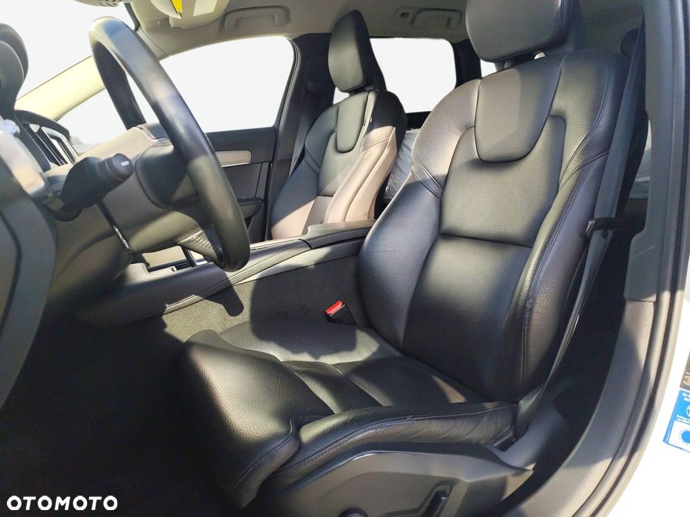 Volvo V90 Cross Country - 10