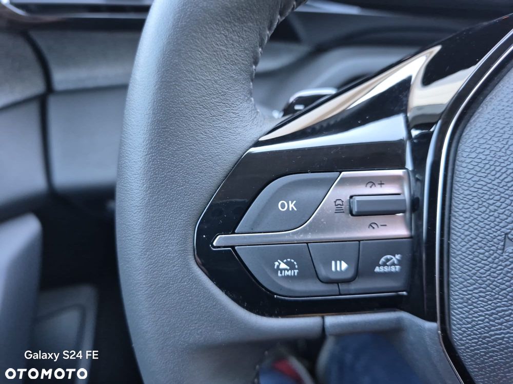 Peugeot 408 HYBRID 145 e-DSC6 Allure - 33