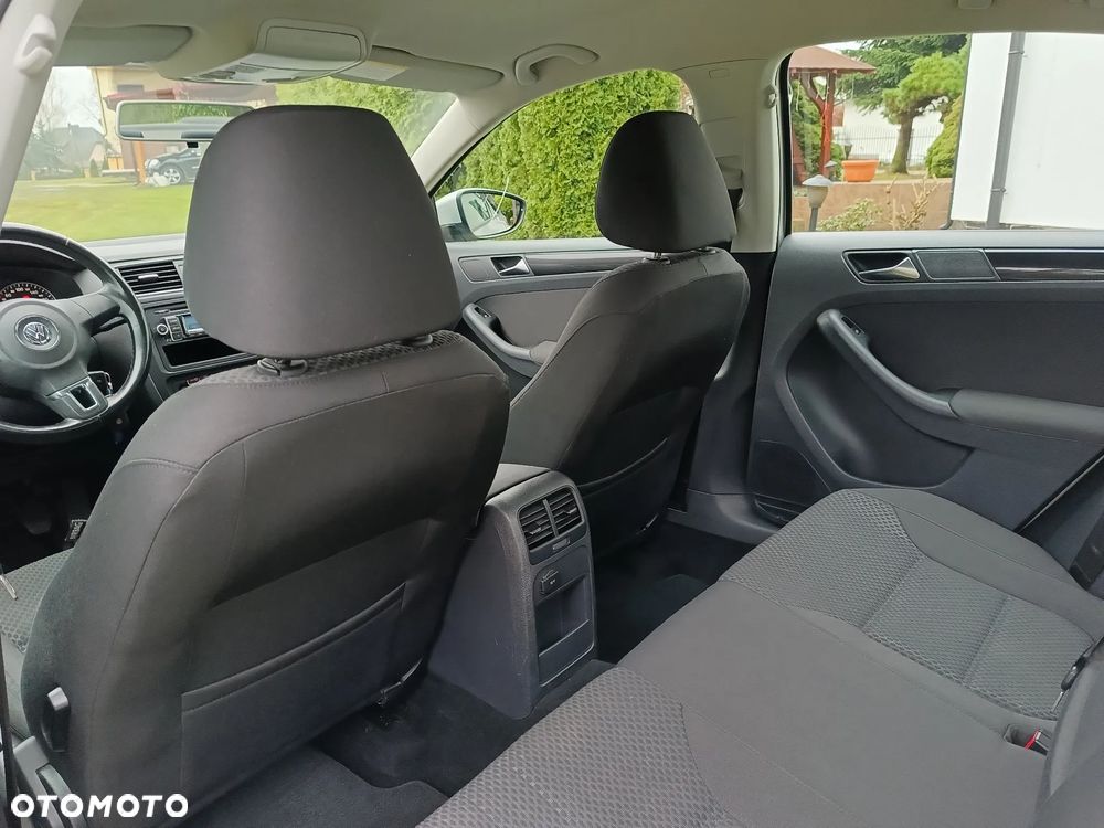 Volkswagen Jetta 1.6 TDI Blue Motion Technology Comfortline - 26