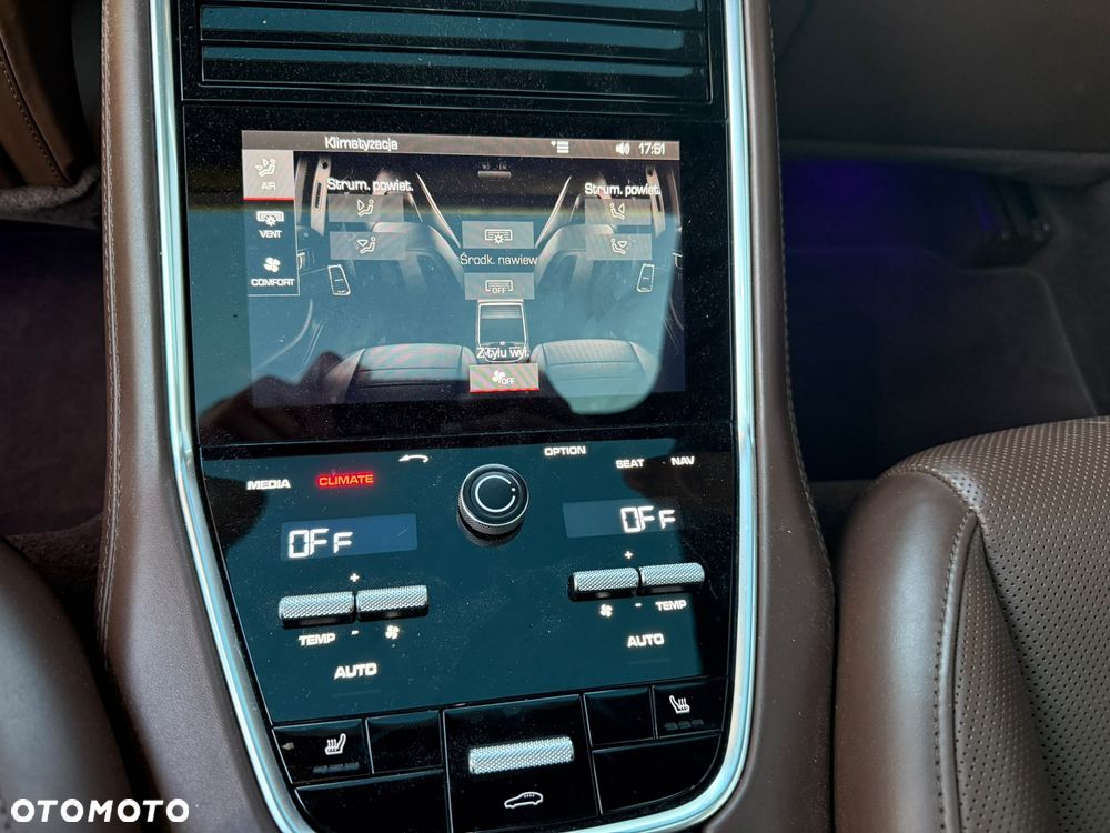 Porsche Panamera 4S - 19