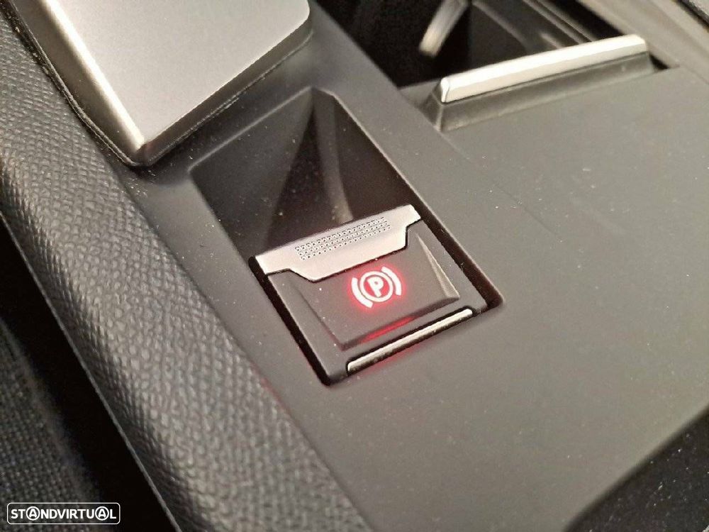 Peugeot 308 1.2 Hybrid Style e-DCS6 - 23