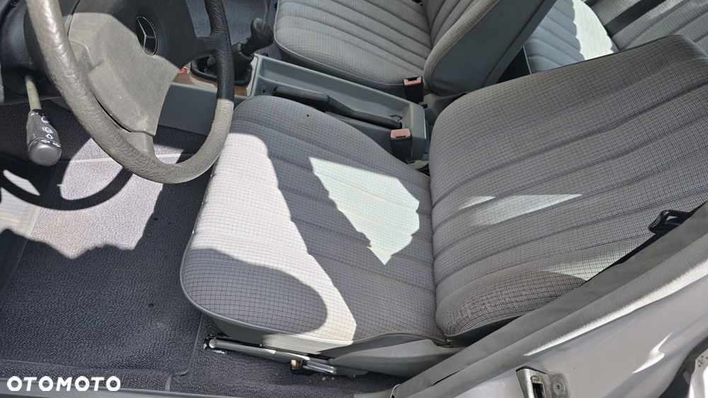 Mercedes-Benz W201 (190) - 30