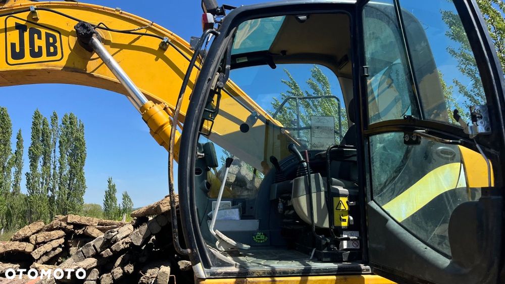 JCB Js 220 - 12