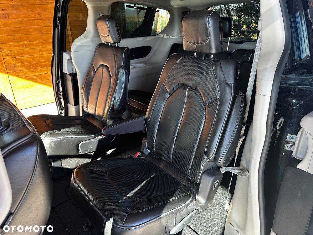 Chrysler Pacifica - 12