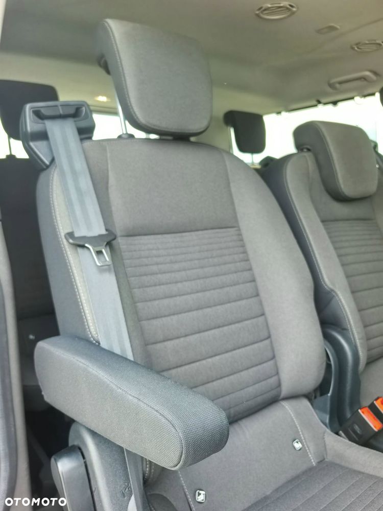 Ford Tourneo Custom - 11
