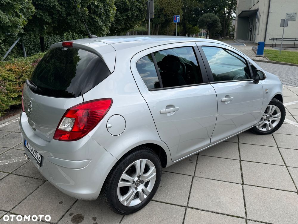 Opel Corsa 1.4 16V 150 Jahre - 11