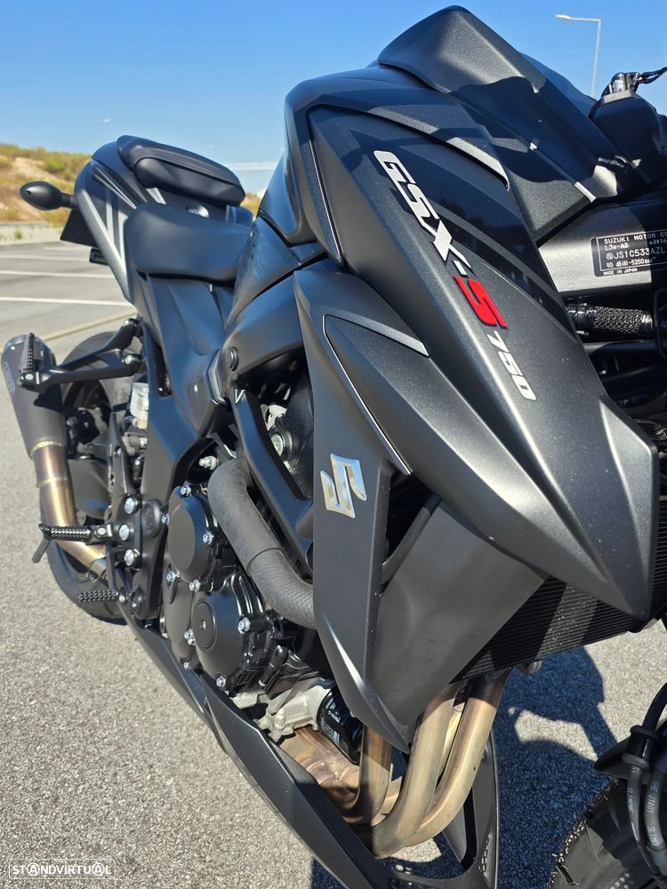 Suzuki GSX - 6