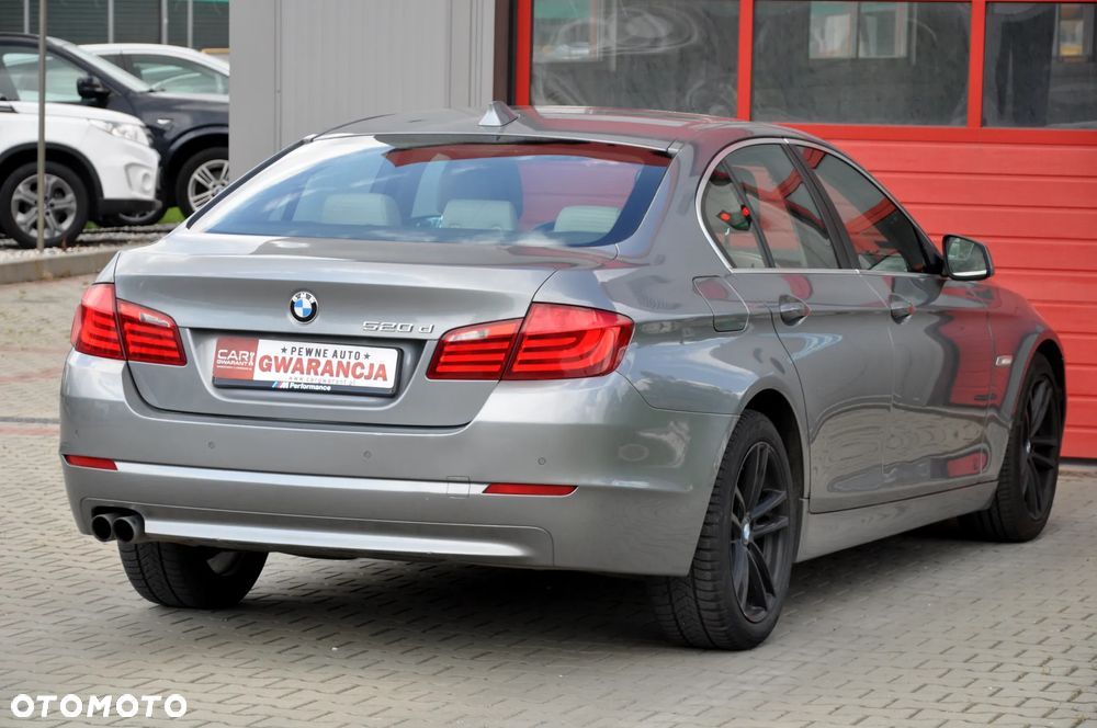 BMW Seria 5 520d Luxury Line - 14
