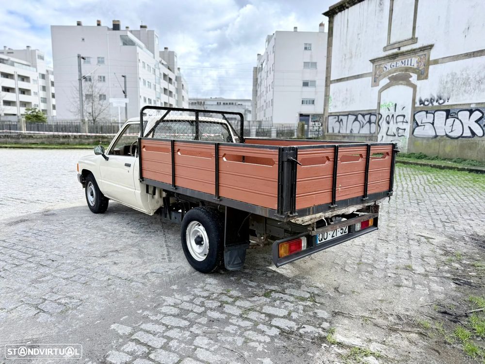 Toyota Hilux 2.4 D LN56L - 5