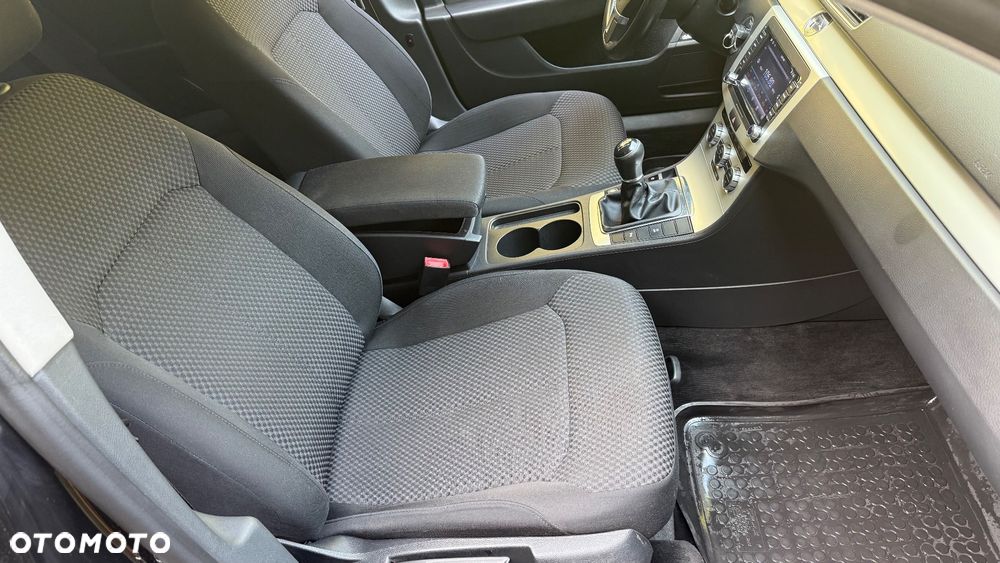 Volkswagen Passat 1.6 TDI Trendline - 23