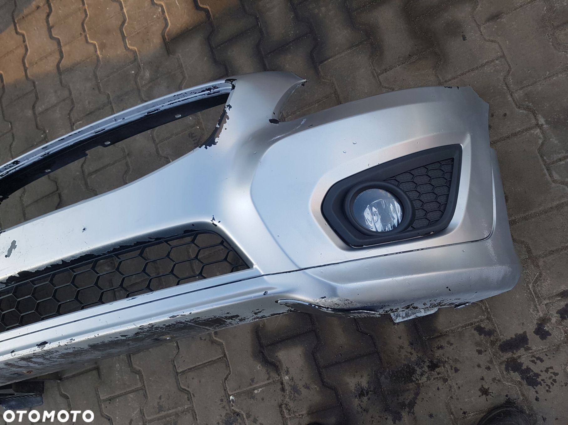 VOLVO C30 LIFT 10-12r ZDERZAK PRZÓD R-DESIGN - 4