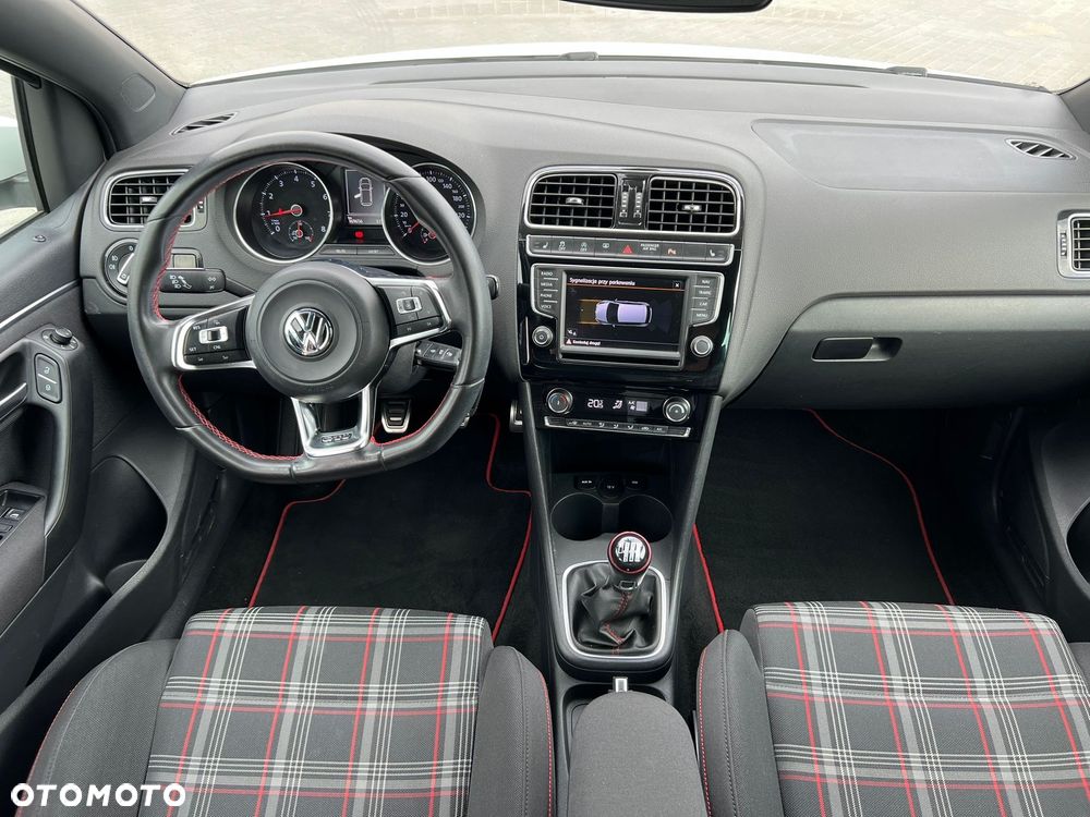 Volkswagen Polo 1.8 TSI BMT GTI - 11