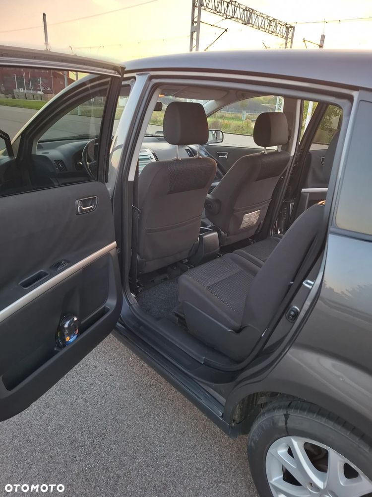 Toyota Corolla Verso - 8