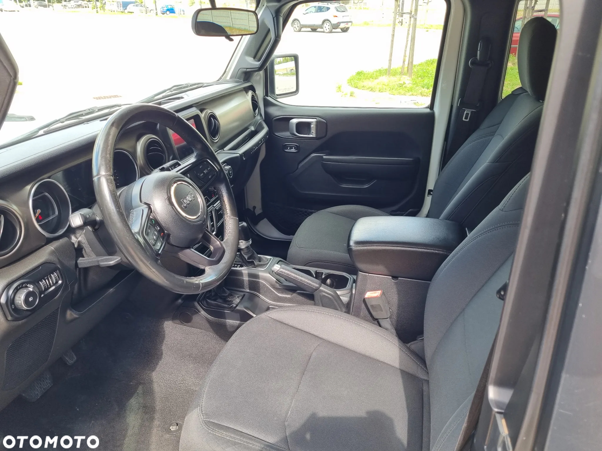 Jeep Wrangler - 32