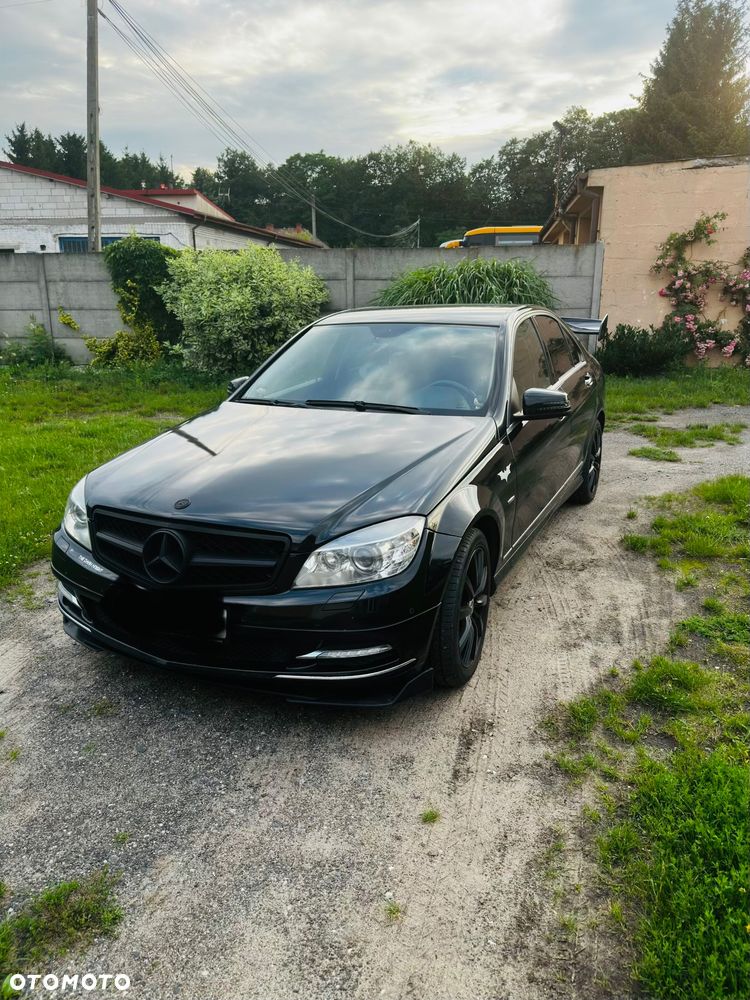 Mercedes-Benz Klasa C 180 CGI BlueEff Avantgarde - 2