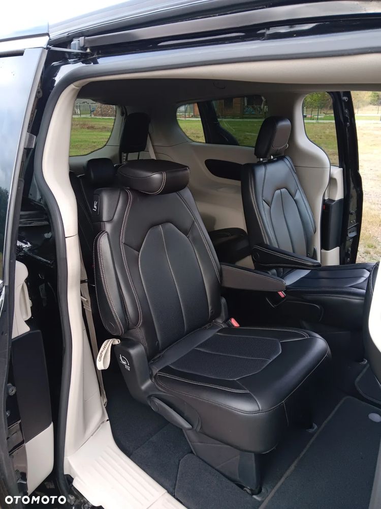 Chrysler Pacifica - 13