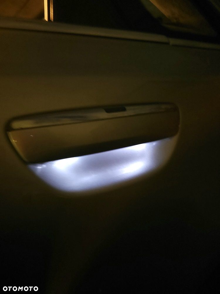 Audi A8 4.2 Quattro - 25