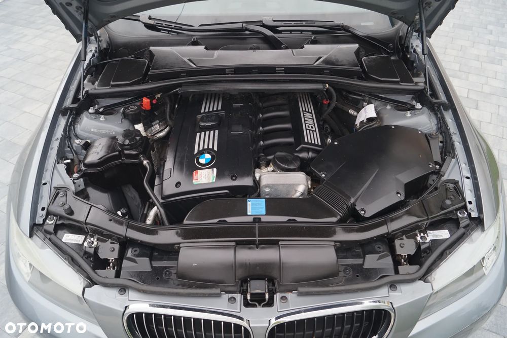 BMW Seria 3 325i - 24
