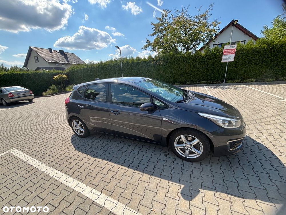 Kia Ceed - 11