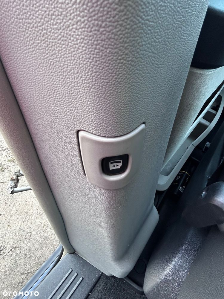 Chrysler Grand Voyager - 26